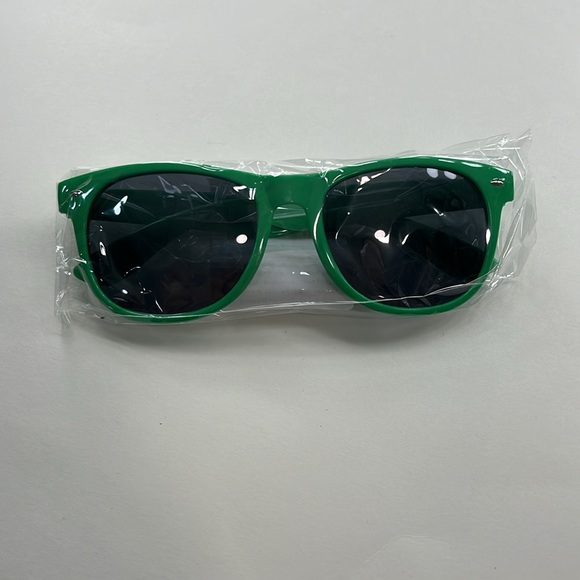 Green sunglasses - Picture 2 of 2